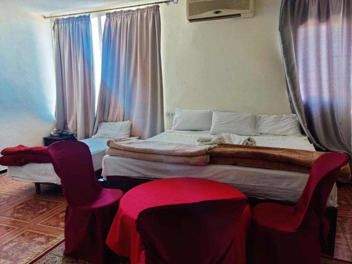 Hotel Cafe Restaurant Assaka ティーズニート エクステリア 写真