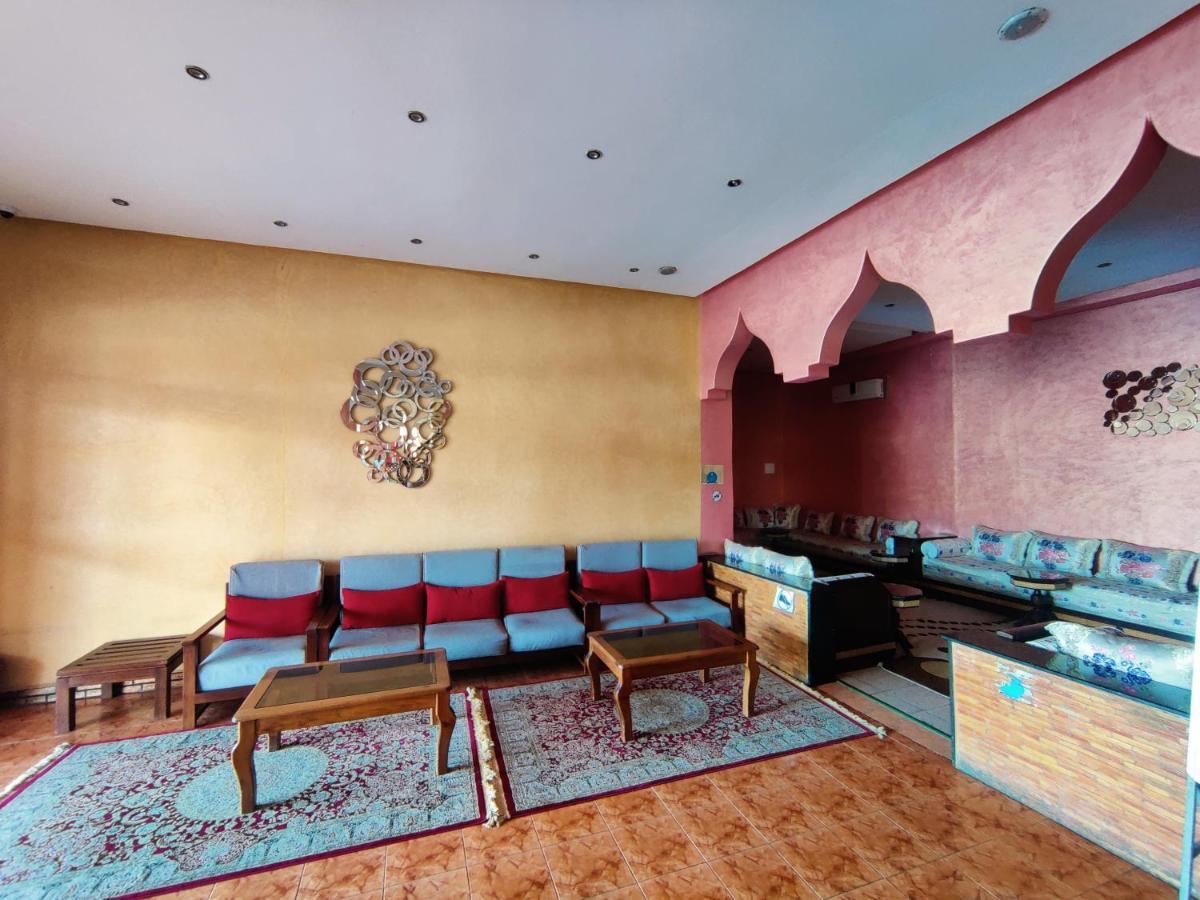 Hotel Cafe Restaurant Assaka ティーズニート エクステリア 写真
