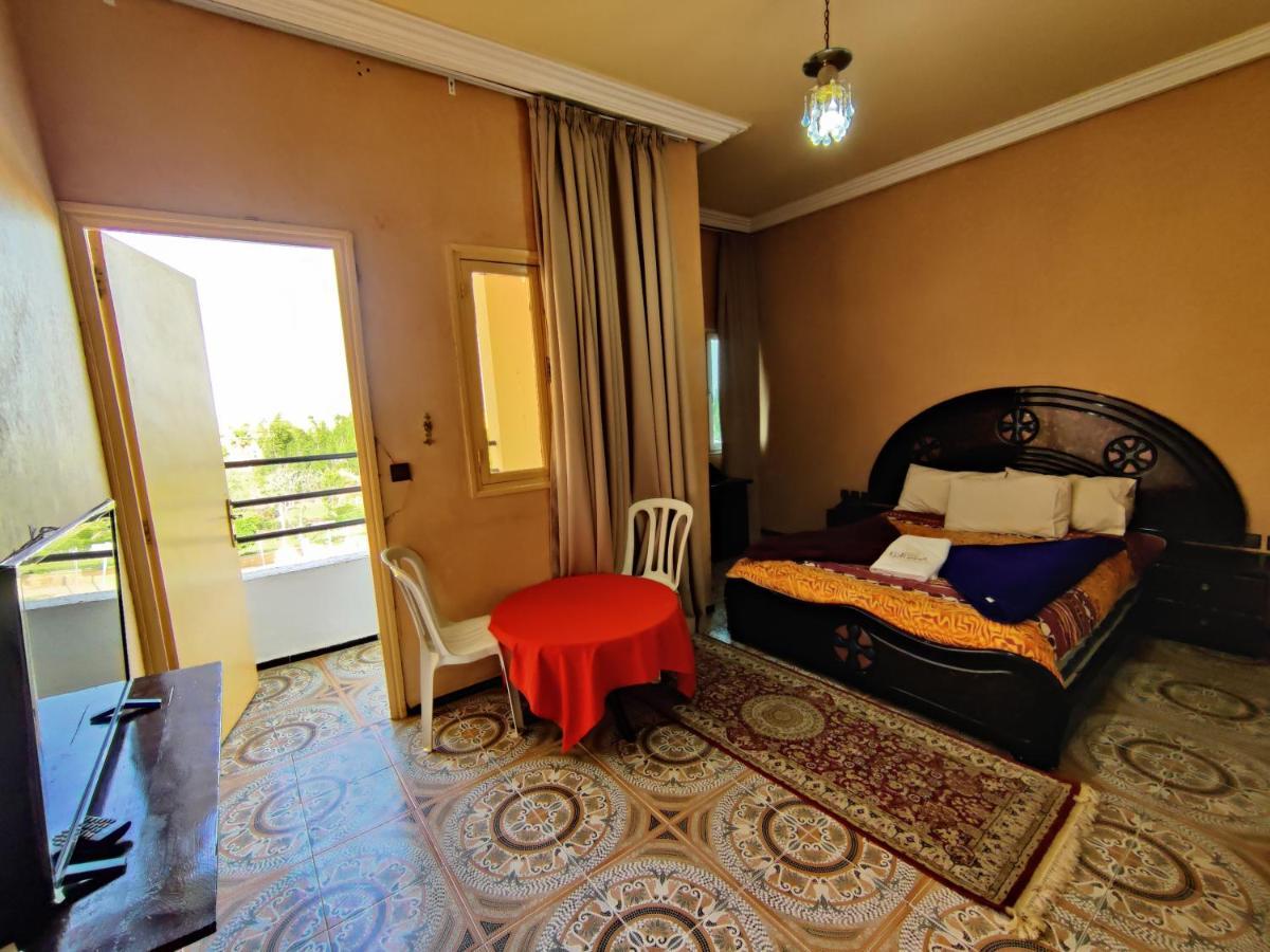 Hotel Cafe Restaurant Assaka ティーズニート エクステリア 写真
