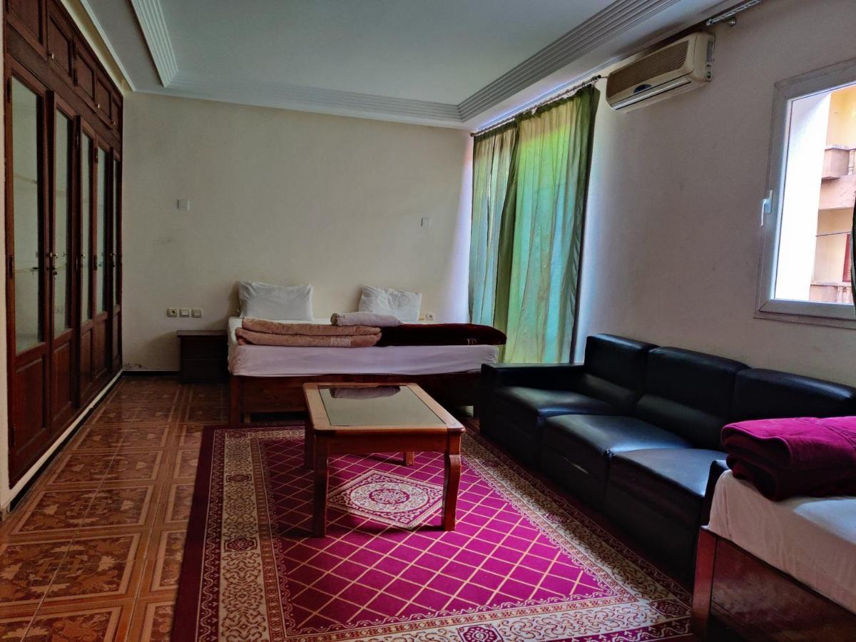 Hotel Cafe Restaurant Assaka ティーズニート エクステリア 写真