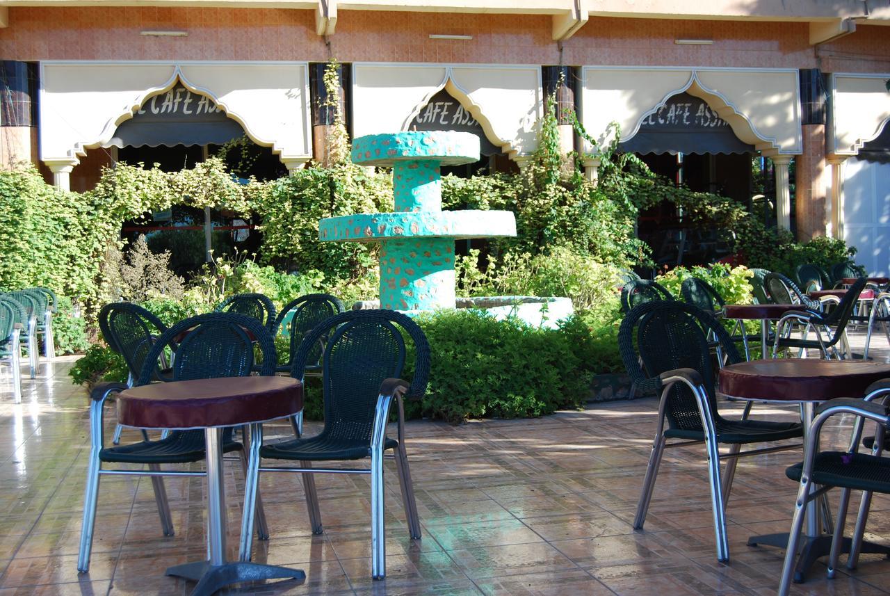 Hotel Cafe Restaurant Assaka ティーズニート エクステリア 写真