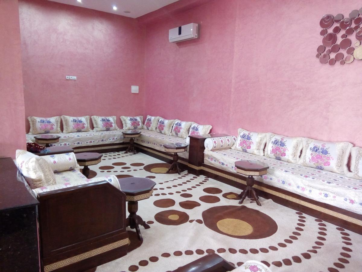 Hotel Cafe Restaurant Assaka ティーズニート エクステリア 写真