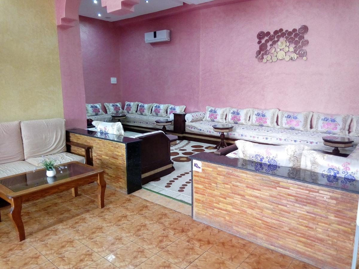 Hotel Cafe Restaurant Assaka ティーズニート エクステリア 写真